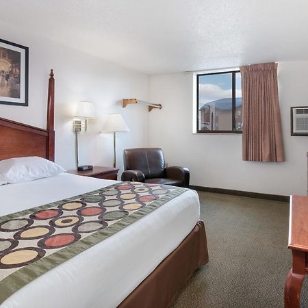 Serena Inn & Suites Of Rapid City Εξωτερικό φωτογραφία