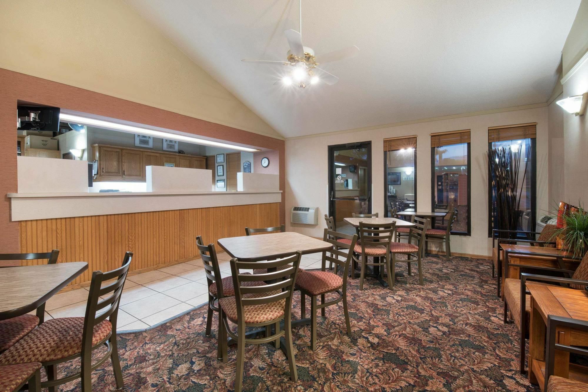 Serena Inn & Suites Of Rapid City Εξωτερικό φωτογραφία